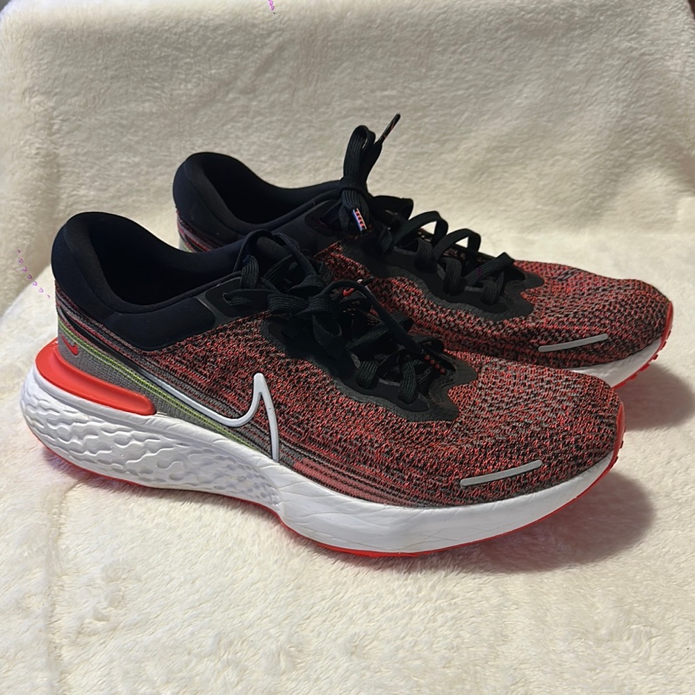 Nike Red and Black Sneakers with Knit Upper and Cushioned Soles